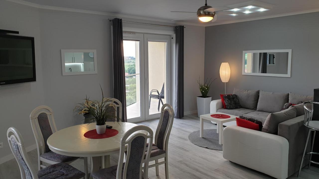 Apartamenty Podzamcze 瓦乌布日赫 外观 照片