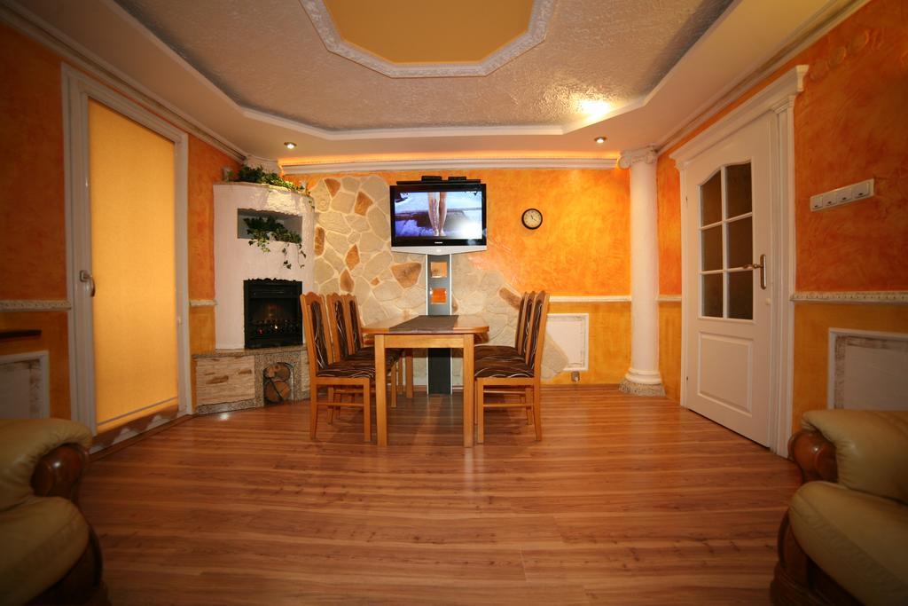 Apartamenty Podzamcze 瓦乌布日赫 客房 照片