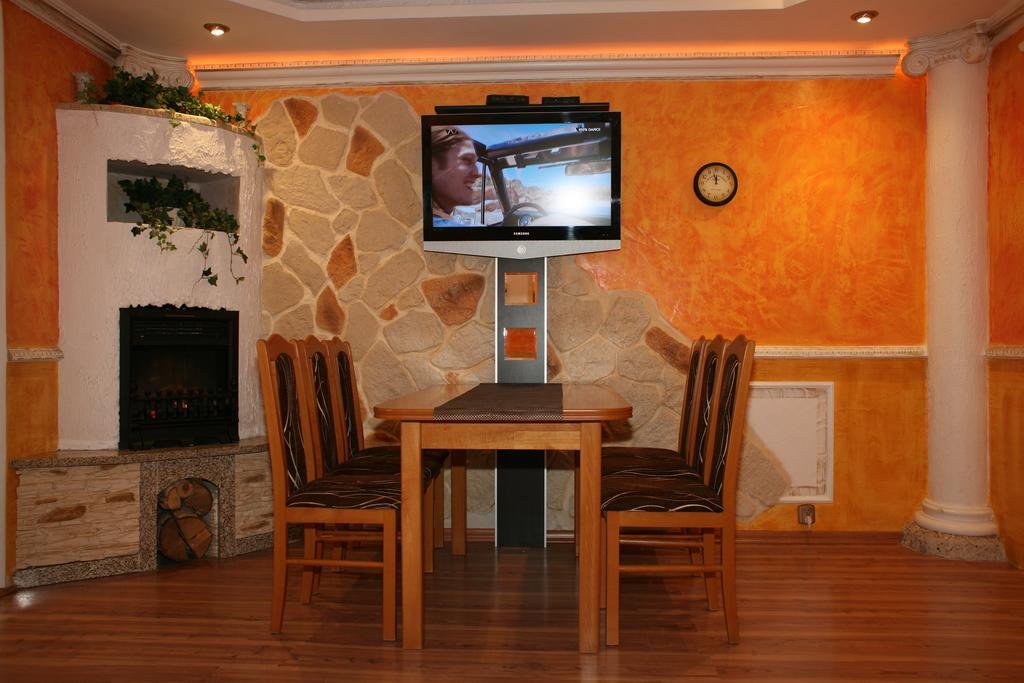Apartamenty Podzamcze 瓦乌布日赫 客房 照片
